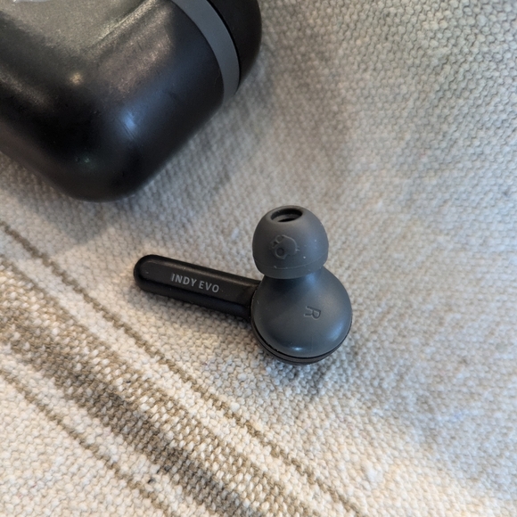 Skullcandy right earbud & charging case - Picture 3 of 4